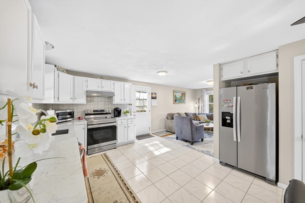Single Family Residence at 8 Sparrow Ln, Peabody MA 01960, Peabody, photo 15 of 36