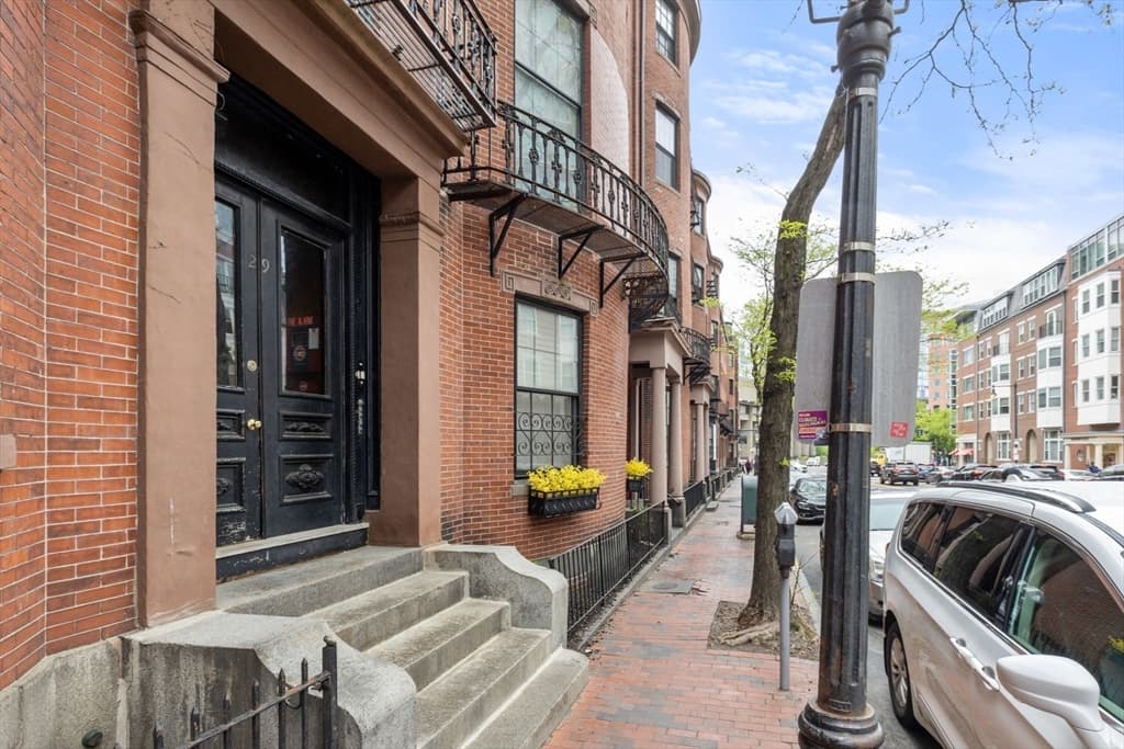 Condominium at 27 Bowdoin Street # 1C, Boston MA 02114, photo 3 of 20