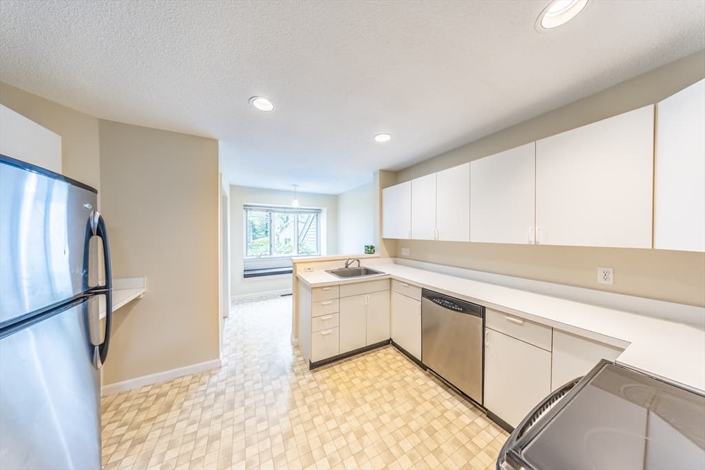 Condominium at 49 Bishops Forest Dr # 49, Waltham MA 02452, photo 7 of 40
