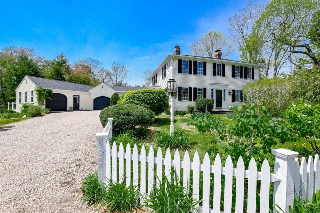 595 New Bedford Road, Rochester MA 02770