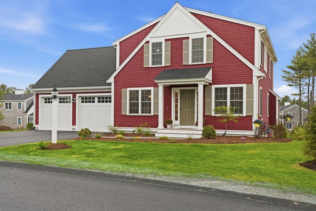 Single Family Residence at 7 Yellow Birch Dr, Plymouth MA 02360, photo 2 of 42
