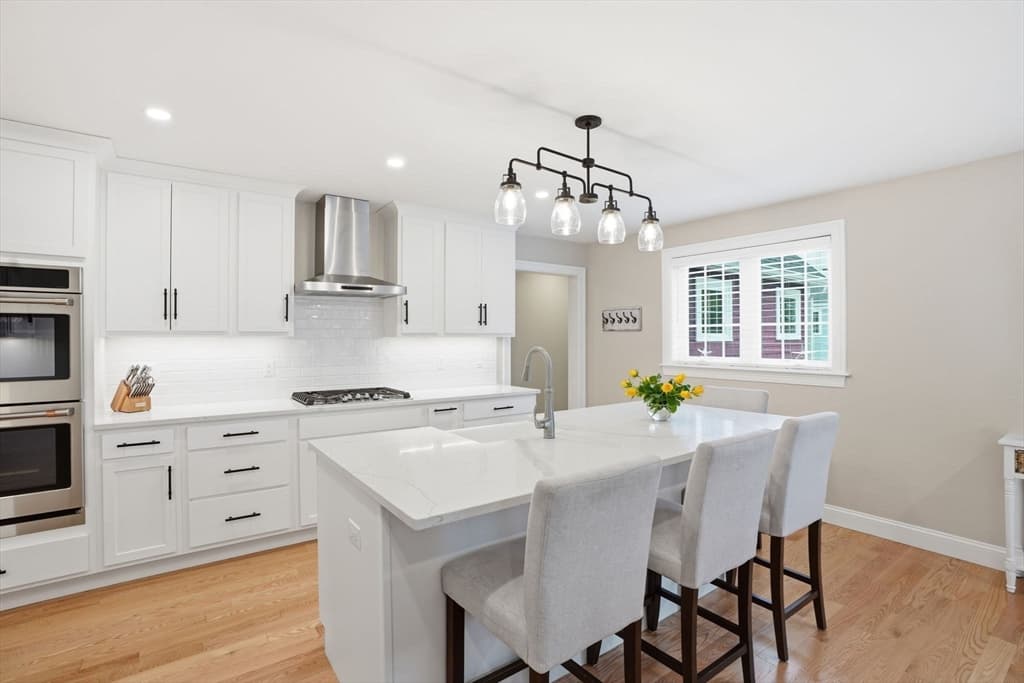 Single Family Residence at 7 Yellow Birch Dr, Plymouth MA 02360, photo 6 of 42