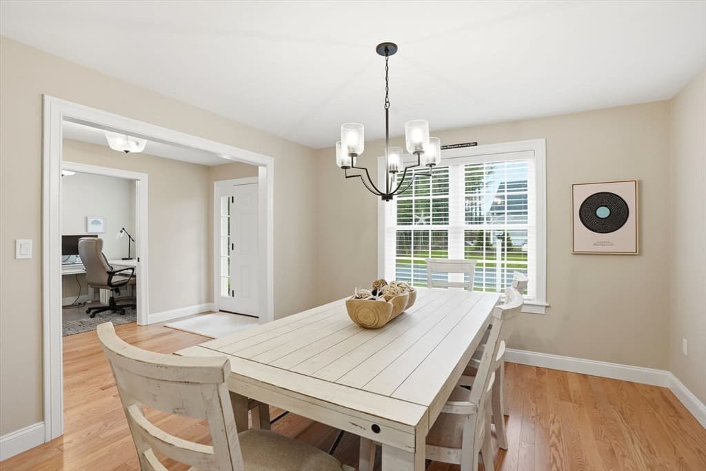 Single Family Residence at 7 Yellow Birch Dr, Plymouth MA 02360, photo 17 of 42
