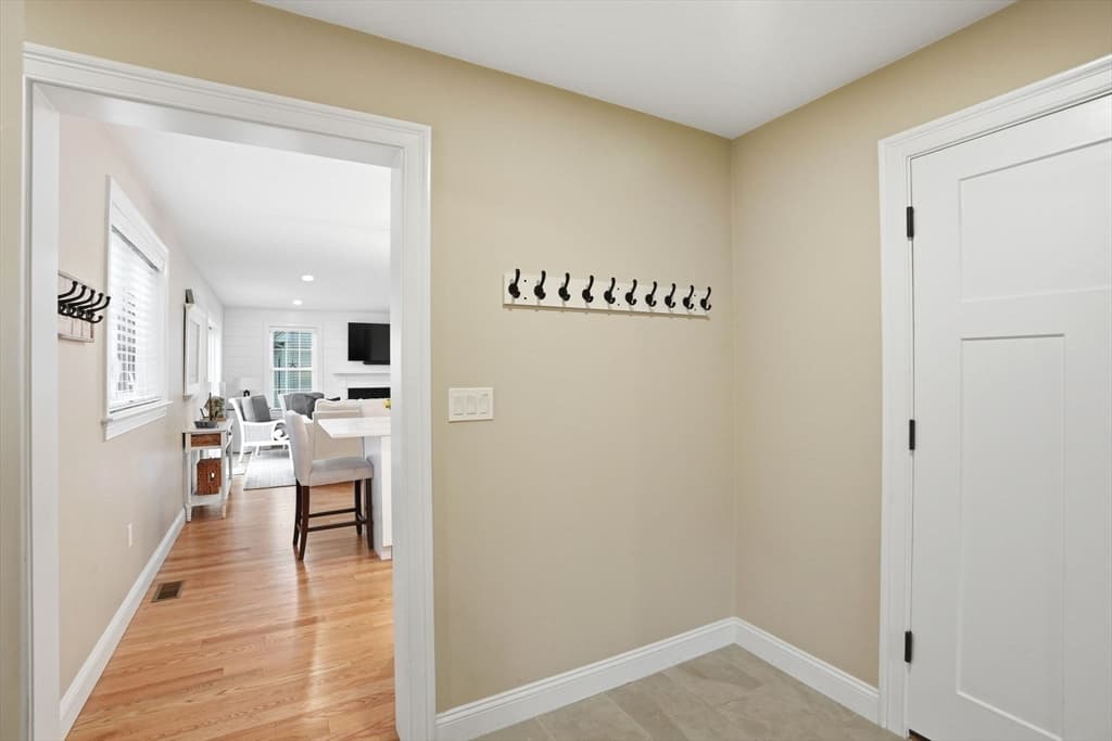 Single Family Residence at 7 Yellow Birch Dr, Plymouth MA 02360, photo 22 of 42