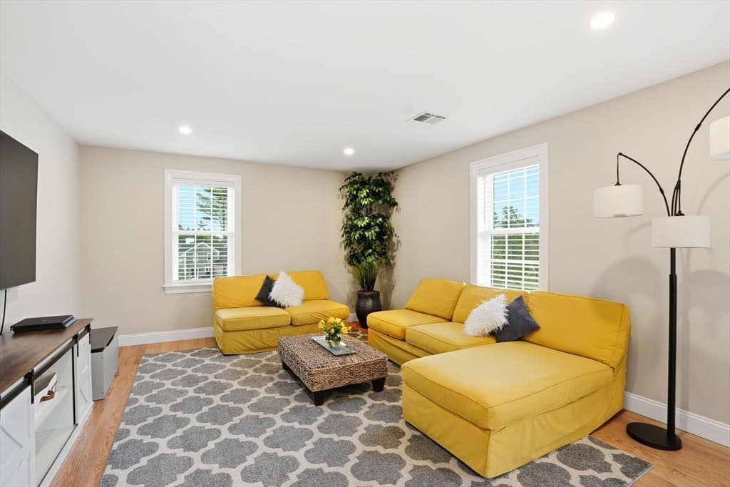 Single Family Residence at 7 Yellow Birch Dr, Plymouth MA 02360, photo 25 of 42