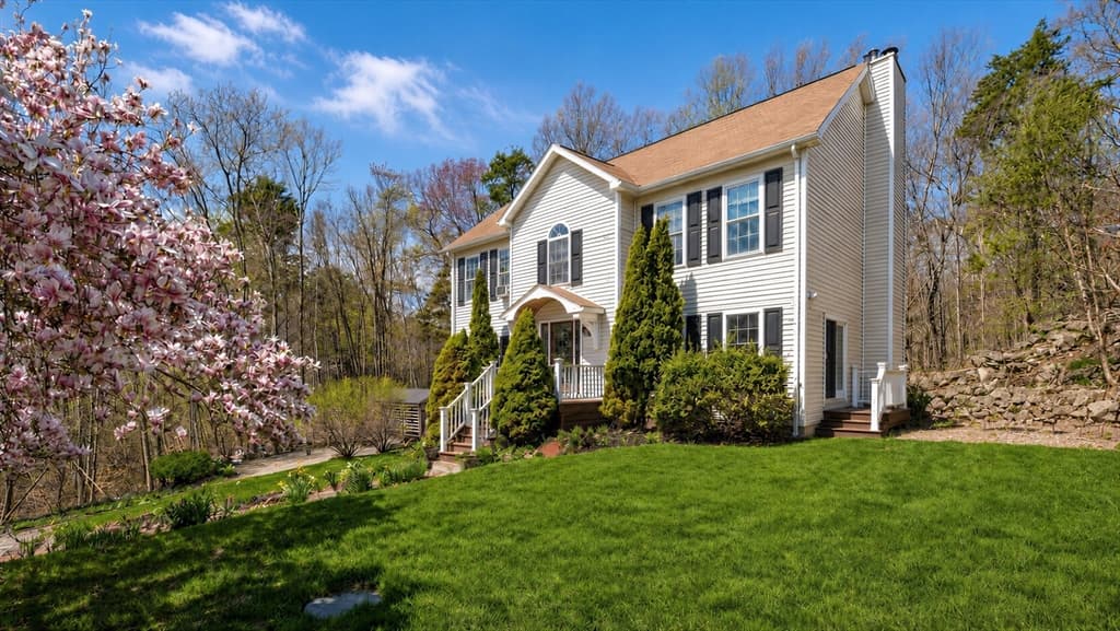25 Magnolia Ave, Manchester MA 01944