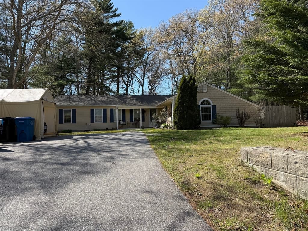101 Brigantine Dr, Falmouth MA 02536 photo 2