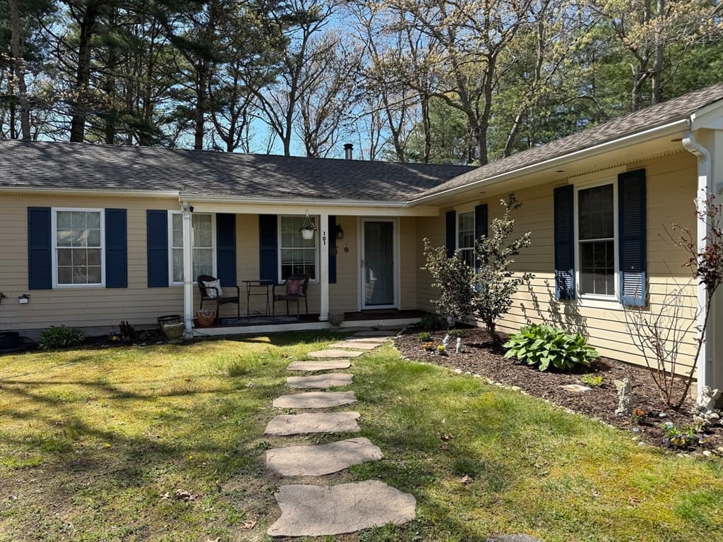 101 Brigantine Dr, Falmouth MA 02536 photo 3