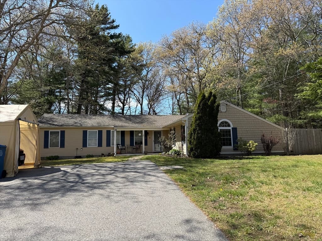 101 Brigantine Dr, Falmouth MA 02536