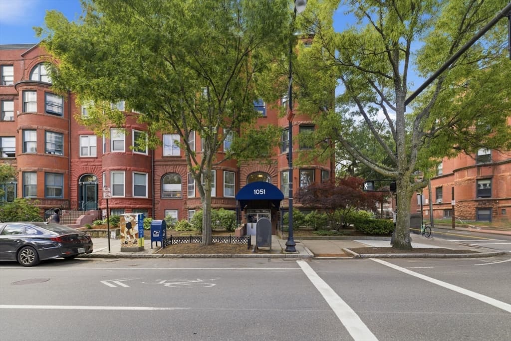 1051 Beacon # 408, Brookline MA 02446