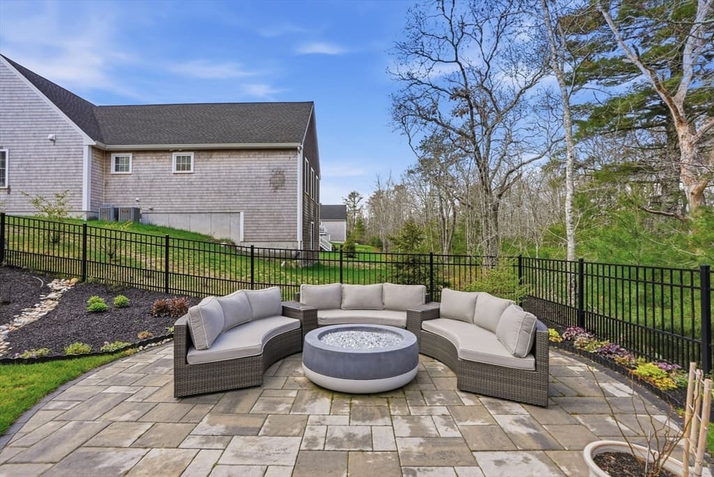 Single Family Residence at 10 Cranberry Farm Rd, Plymouth MA 02360, photo 25 of 26