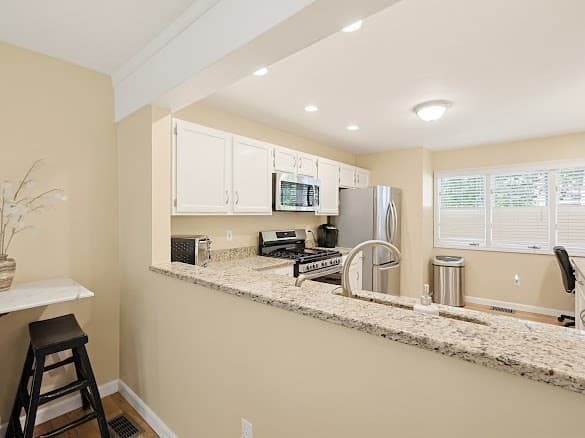 Condominium at 6 Rosewood Lane # 6, Hopkinton MA 01748, Hopkinton, photo 8 of 35