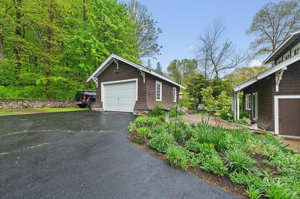 Single Family Residence at 12 Newton Rd, Haverhill MA 01830, photo 34 of 34