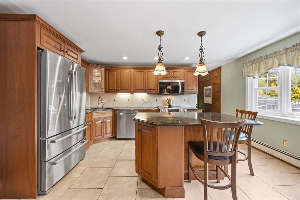 Single Family Residence at 9 Hill Dale Rd, Plymouth MA 02360, Plymouth, photo 6 of 41