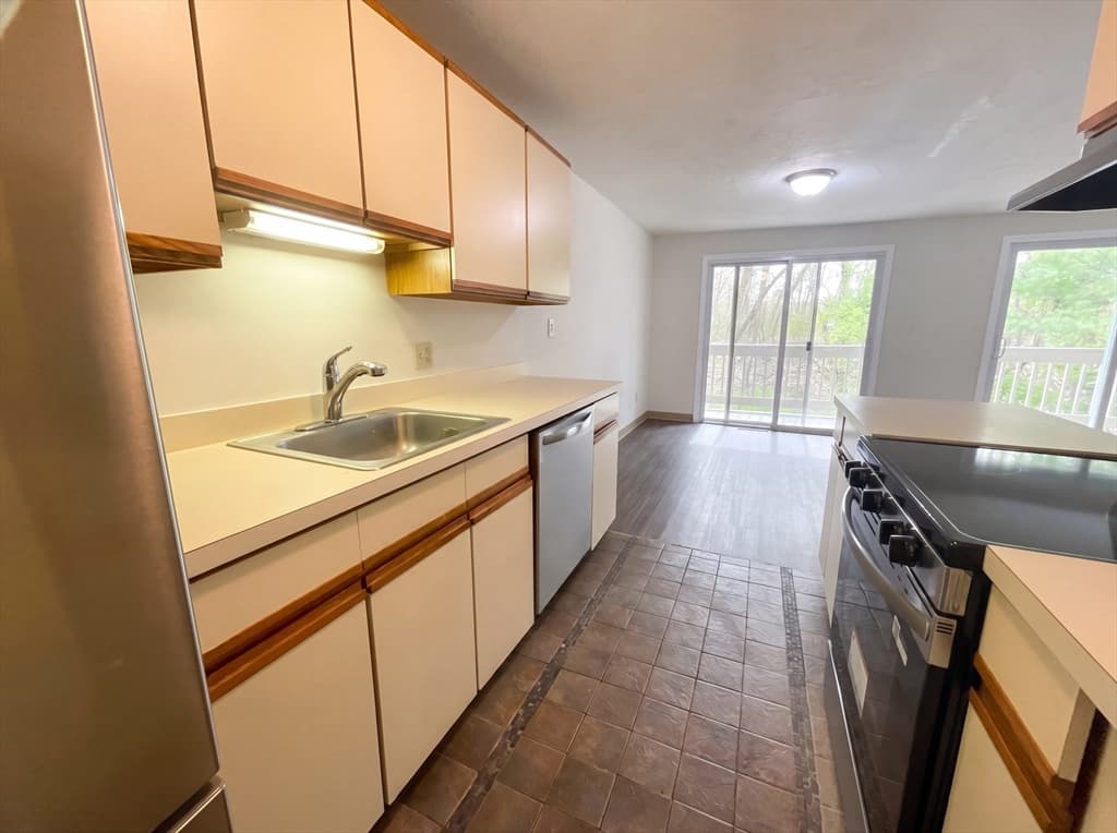 Condominium at 20 Lordvale Blvd # 202, Grafton MA 01536, Grafton, photo 7 of 22