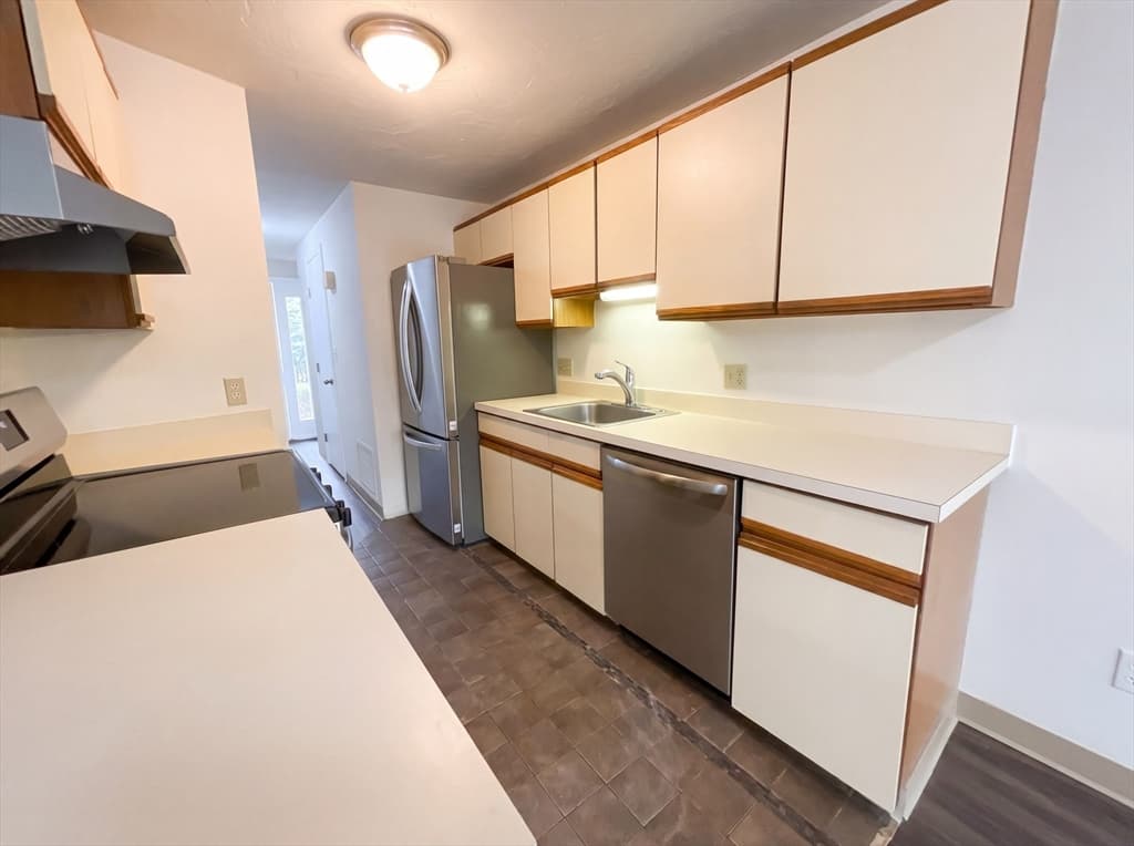 Condominium at 20 Lordvale Blvd # 202, Grafton MA 01536, Grafton, photo 4 of 22