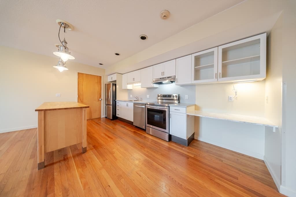 Condominium at 351 Pleasant St # 9, Northampton MA 01060, Northampton, photo 8 of 33