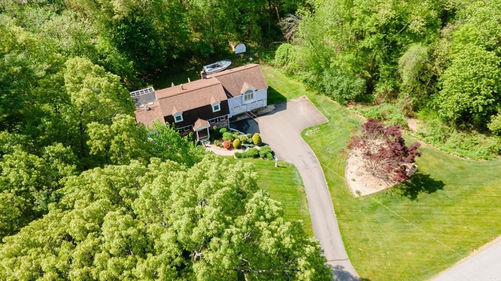 190 Wyndridge Circle, Pelham NH 03076 photo 2