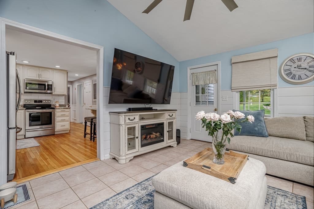 190 Wyndridge Circle, Pelham NH 03076 photo 12