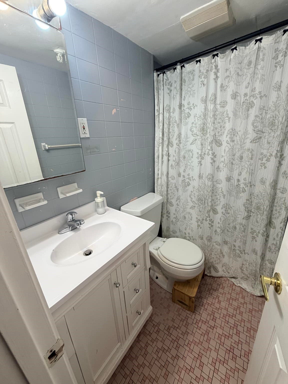 Condominium at 5 Braemore Rd # A, Boston MA 02135, photo 6 of 7