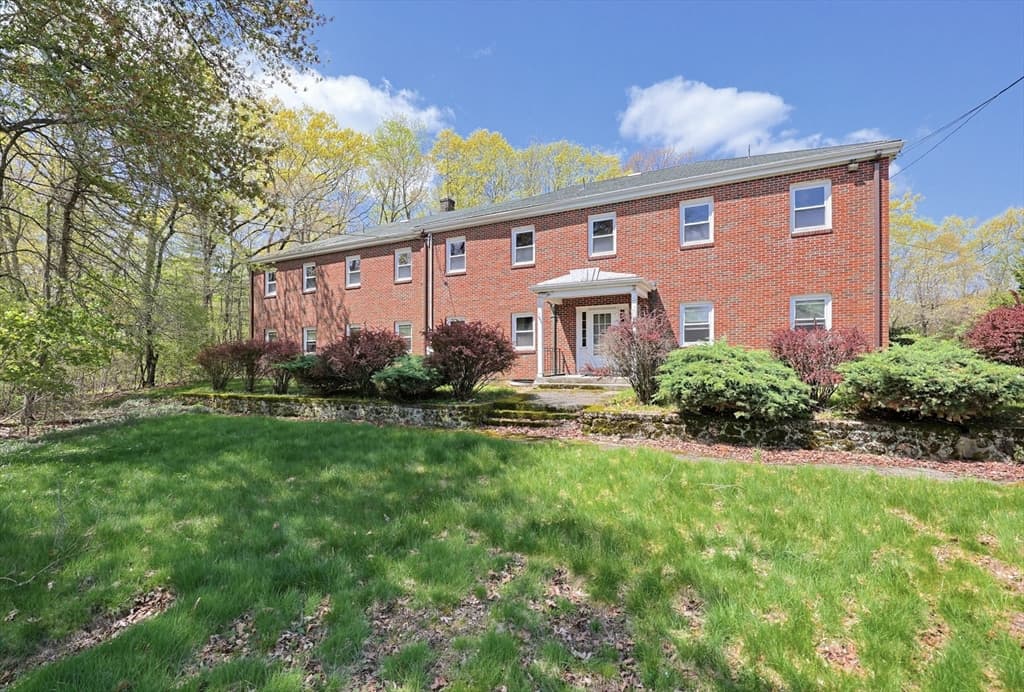 90 School Street, Plainville MA 02762