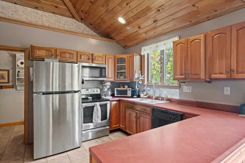 212 Grove St, Clinton MA 01510 photo 8