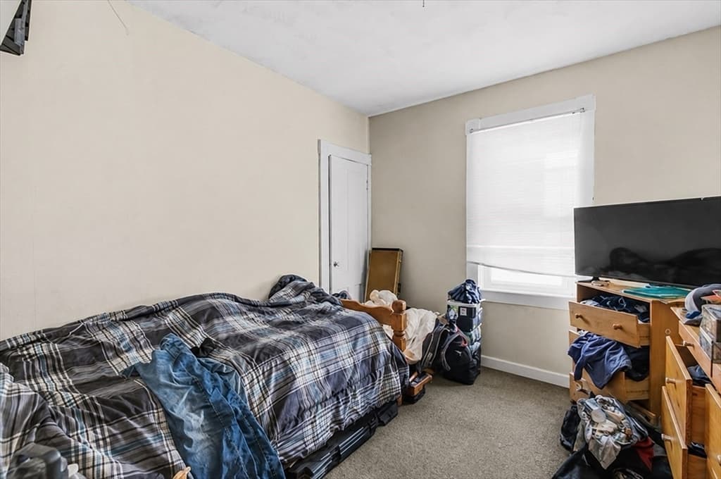3 Family at 55 Salisbury St, New Bedford MA 02744, photo 23 of 41
