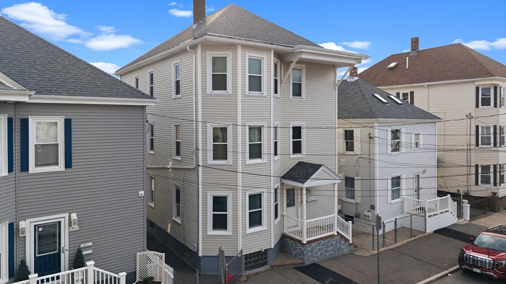 3 Family at 55 Salisbury St, New Bedford MA 02744, photo 2 of 41