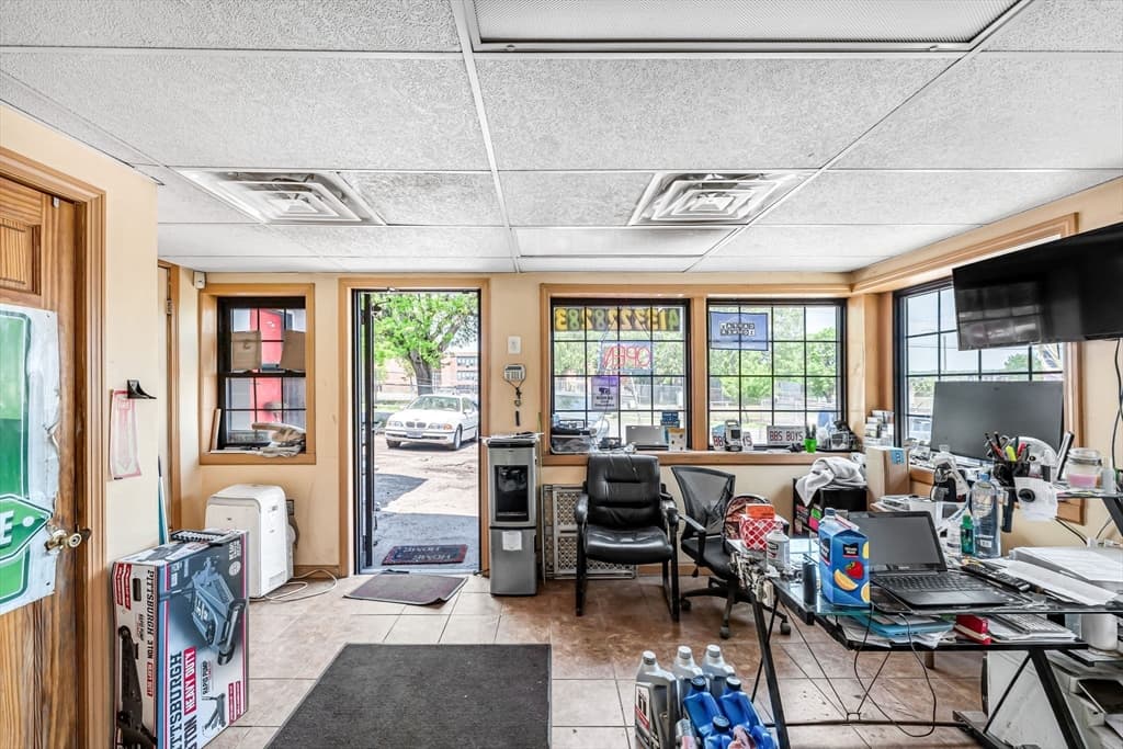 395 Maple St, Holyoke MA 01040 photo 2