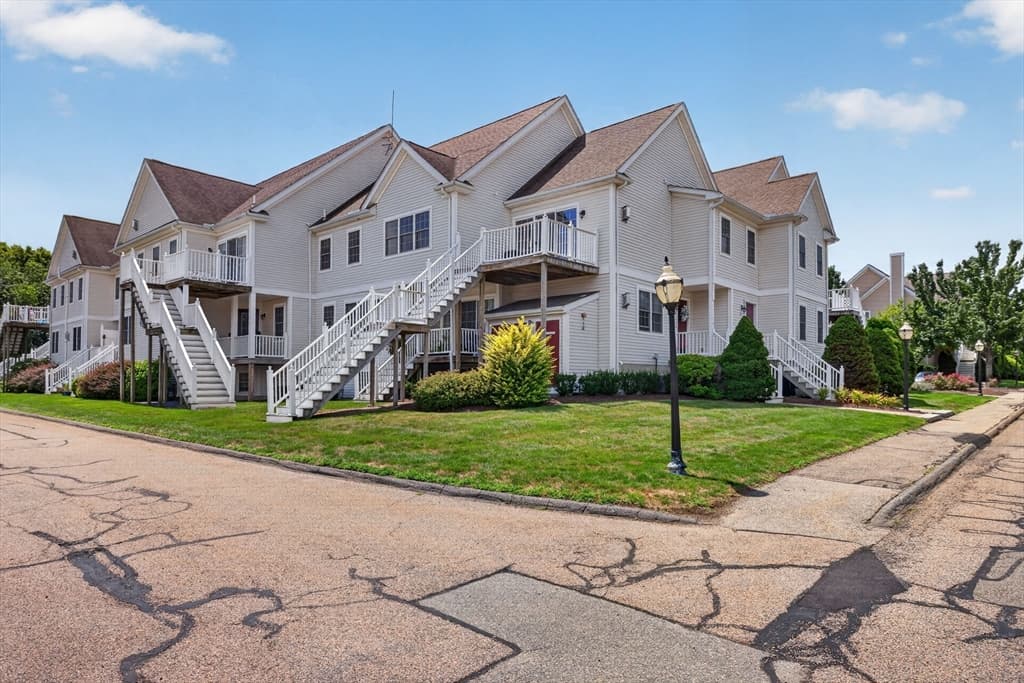 521 Hampton Way # 521, Abington MA 02351 photo 2