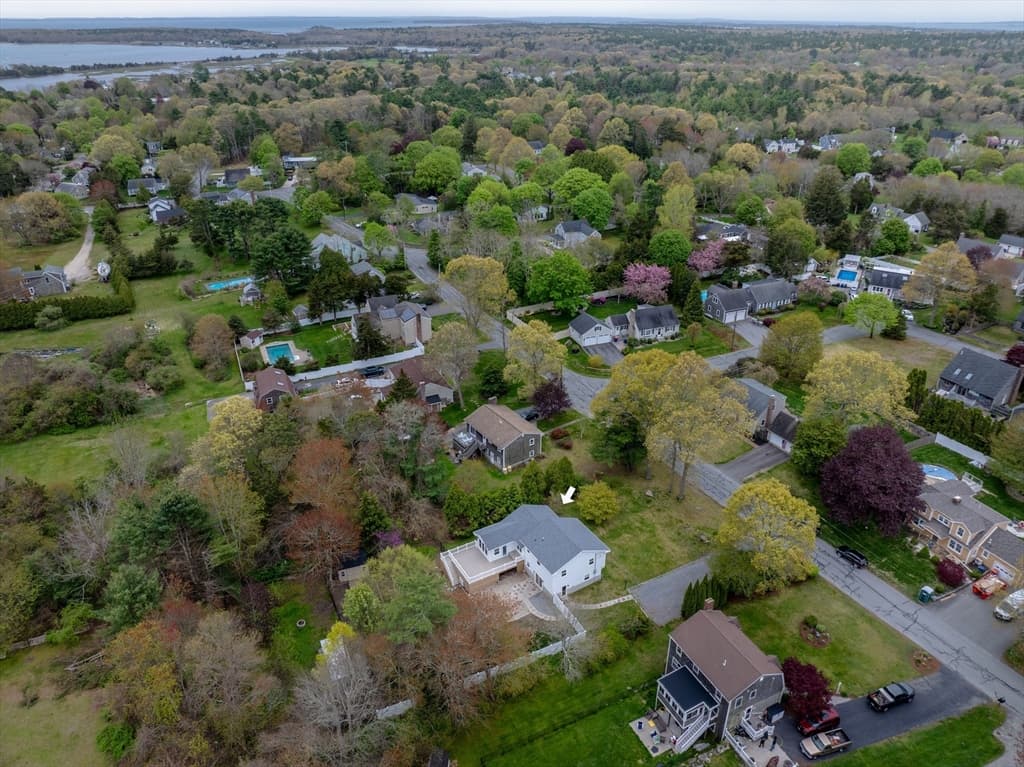 Single Family Residence at 10 Knollwood Dr, Mattapoisett MA 02739, photo 3 of 42
