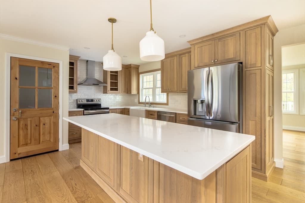 Single Family Residence at 10 Knollwood Dr, Mattapoisett MA 02739, photo 5 of 42