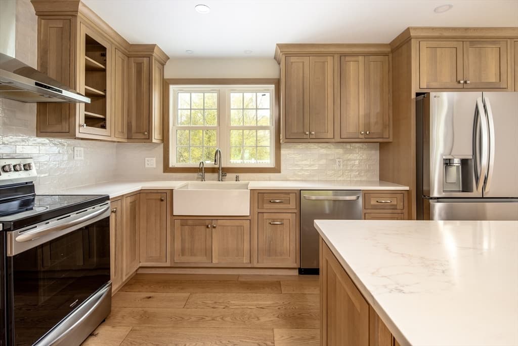 Single Family Residence at 10 Knollwood Dr, Mattapoisett MA 02739, photo 9 of 42