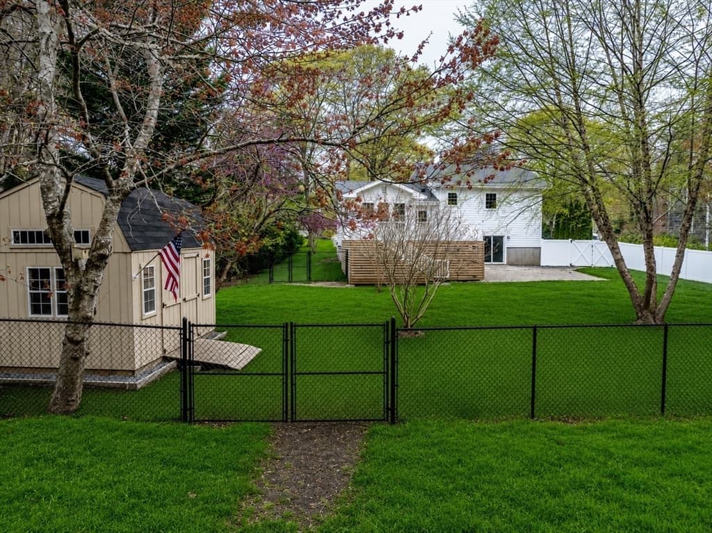 Single Family Residence at 10 Knollwood Dr, Mattapoisett MA 02739, photo 34 of 42