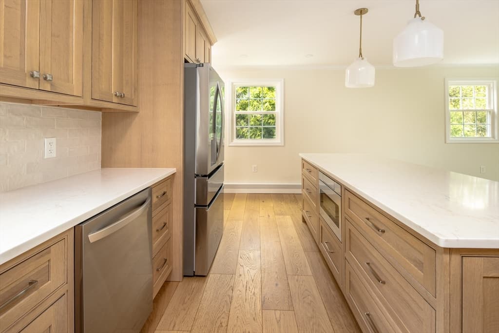 Single Family Residence at 10 Knollwood Dr, Mattapoisett MA 02739, photo 10 of 42