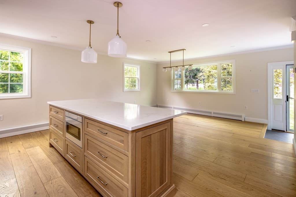 Single Family Residence at 10 Knollwood Dr, Mattapoisett MA 02739, photo 11 of 42
