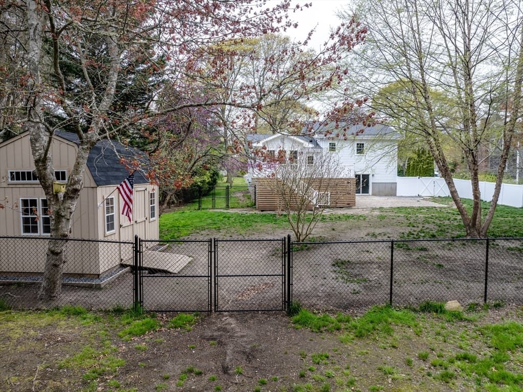 Single Family Residence at 10 Knollwood Dr, Mattapoisett MA 02739, photo 35 of 42