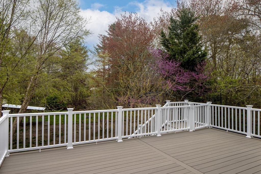 Single Family Residence at 10 Knollwood Dr, Mattapoisett MA 02739, photo 8 of 42