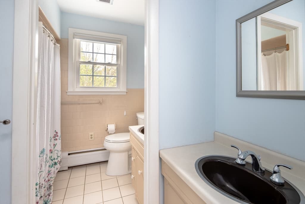 Single Family Residence at 10 Knollwood Dr, Mattapoisett MA 02739, photo 25 of 42