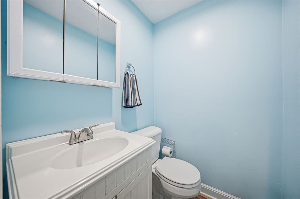 Single Family Residence at 17 Forest Ave, Plymouth MA 02360, photo 12 of 17