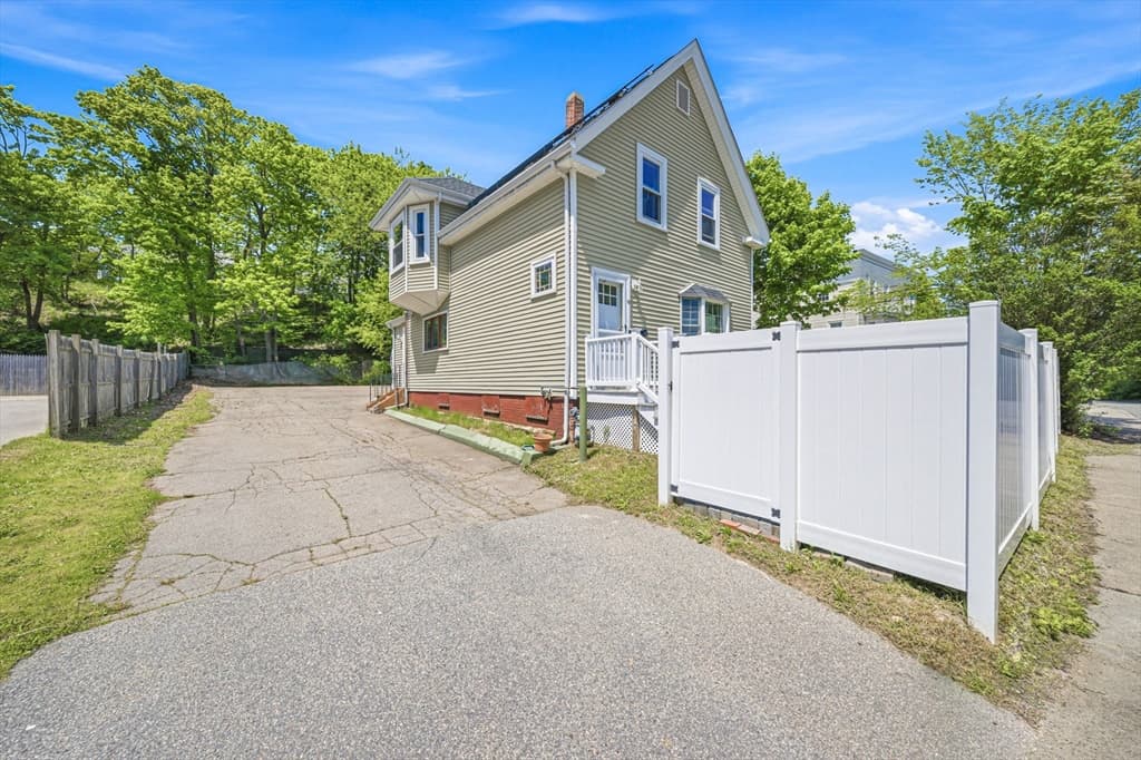 Single Family Residence at 17 Forest Ave, Plymouth MA 02360, photo 5 of 17