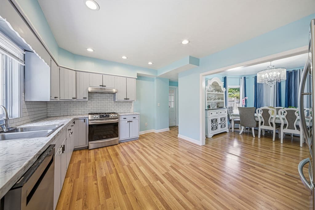 Single Family Residence at 17 Forest Ave, Plymouth MA 02360, photo 9 of 17