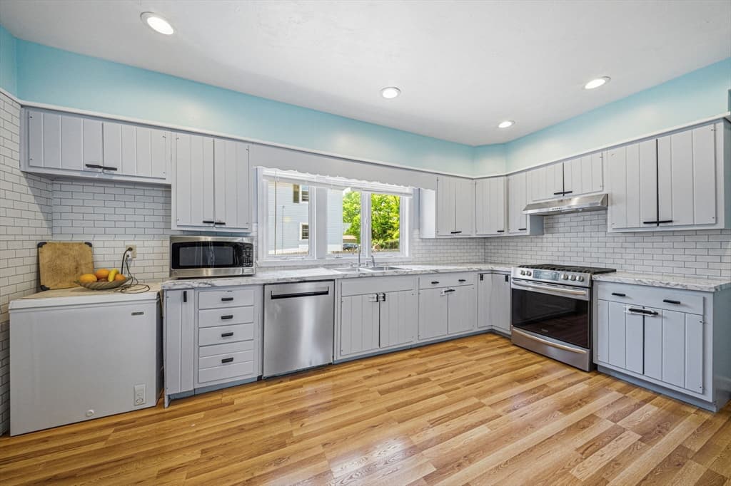Single Family Residence at 17 Forest Ave, Plymouth MA 02360, photo 10 of 17