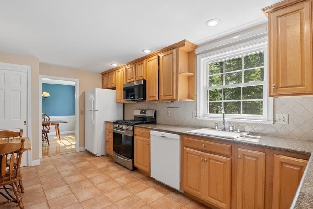 Single Family Residence at 408 Whitney Street, Northborough MA 01532, photo 9 of 30