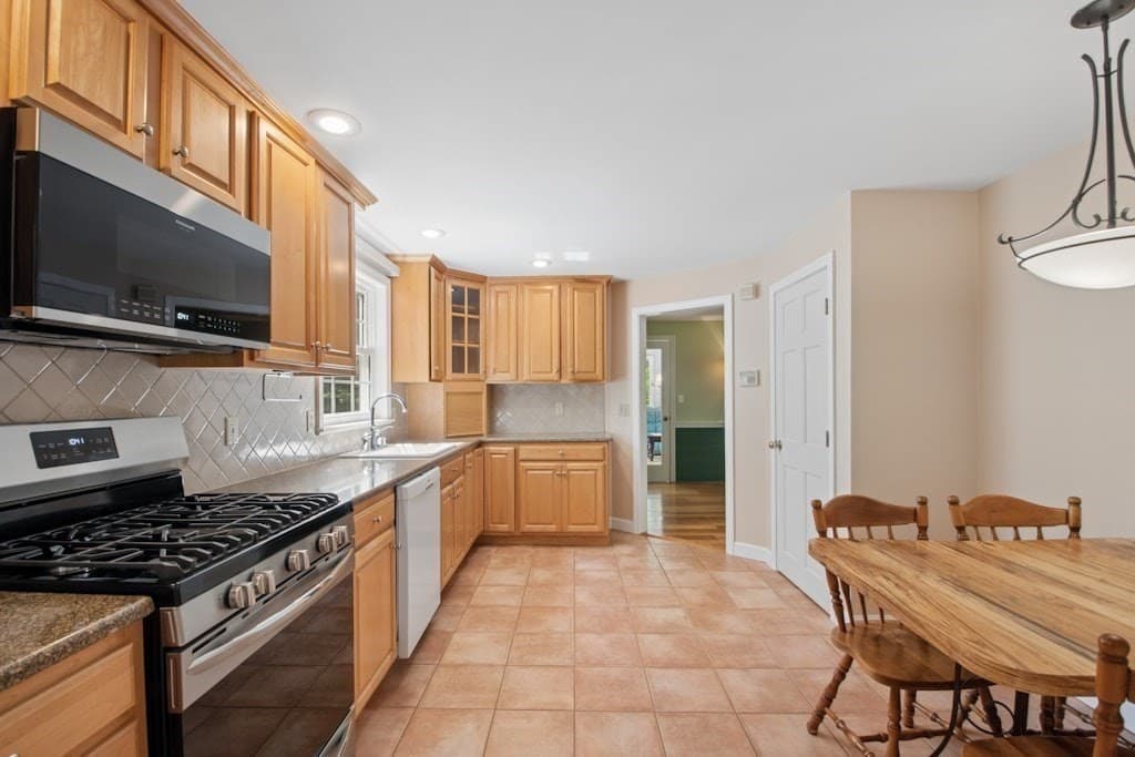 Single Family Residence at 408 Whitney Street, Northborough MA 01532, photo 8 of 30