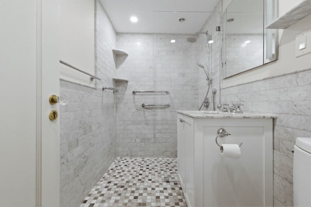 Condominium at 250 Beacon St # 10, Boston MA 02116, photo 25 of 28