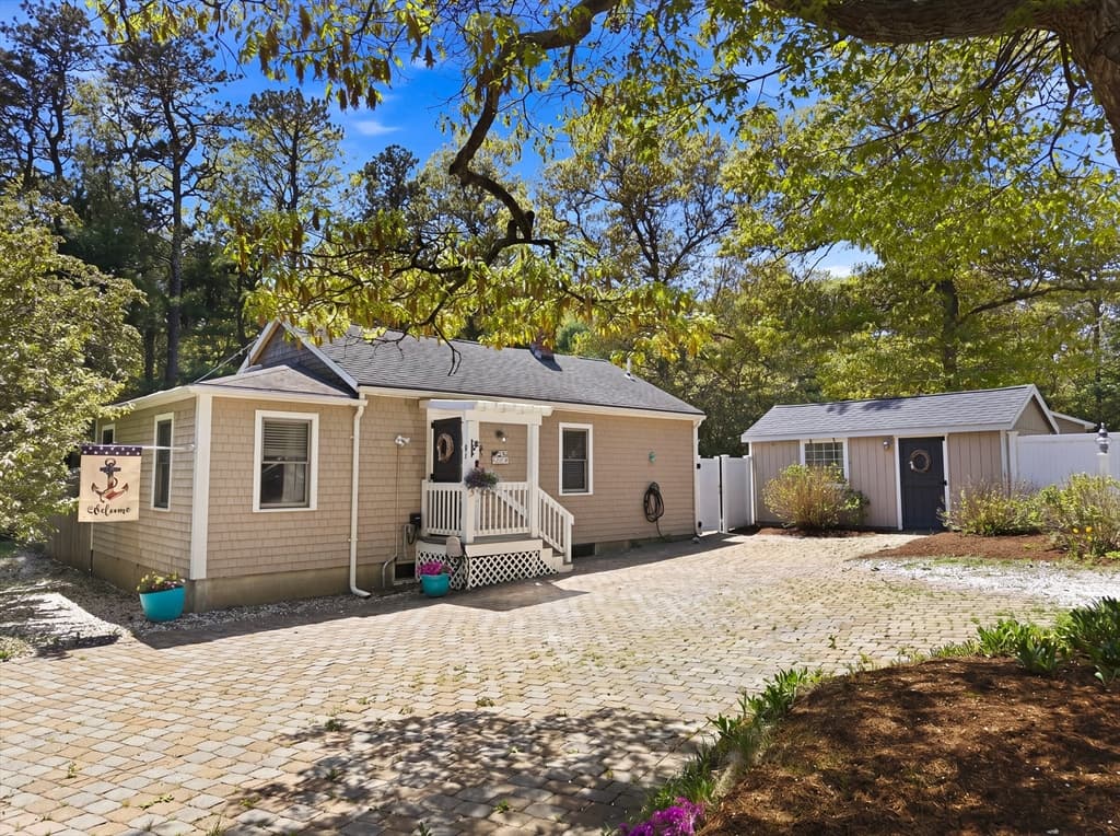 Single Family Residence at 83 Valley Road, Plymouth MA 02360, Plymouth, photo 3 of 41