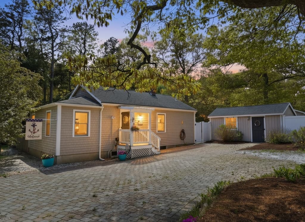 Single Family Residence at 83 Valley Road, Plymouth MA 02360, Plymouth, photo 4 of 41