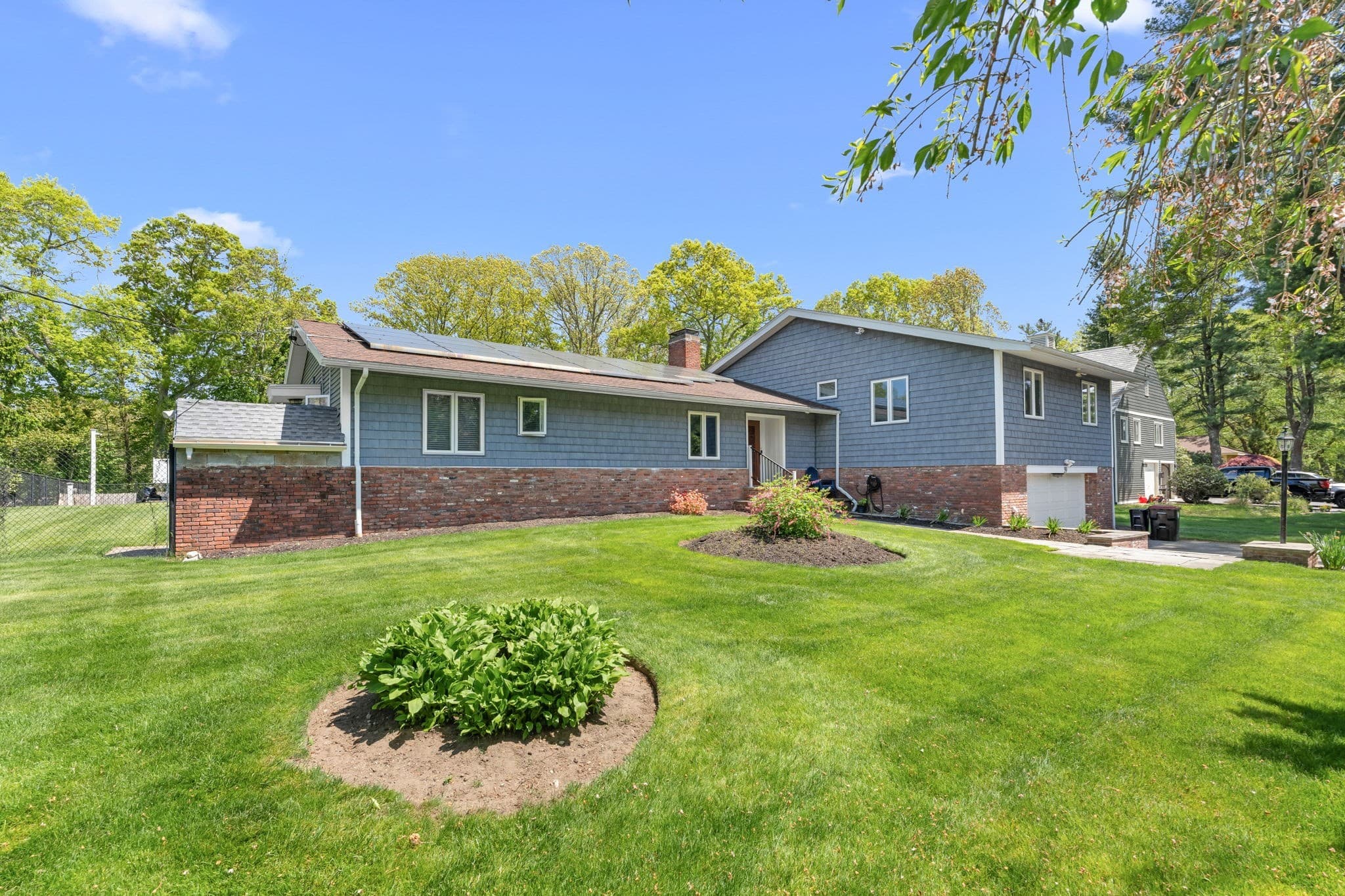 Single Family Residence at 59 Briarcliff Rd, Brockton MA 02301, photo 2 of 40