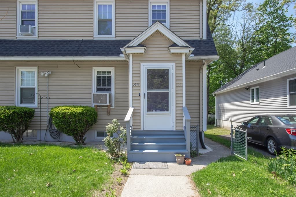 34 Preston St, Springfield MA 01109 photo 3